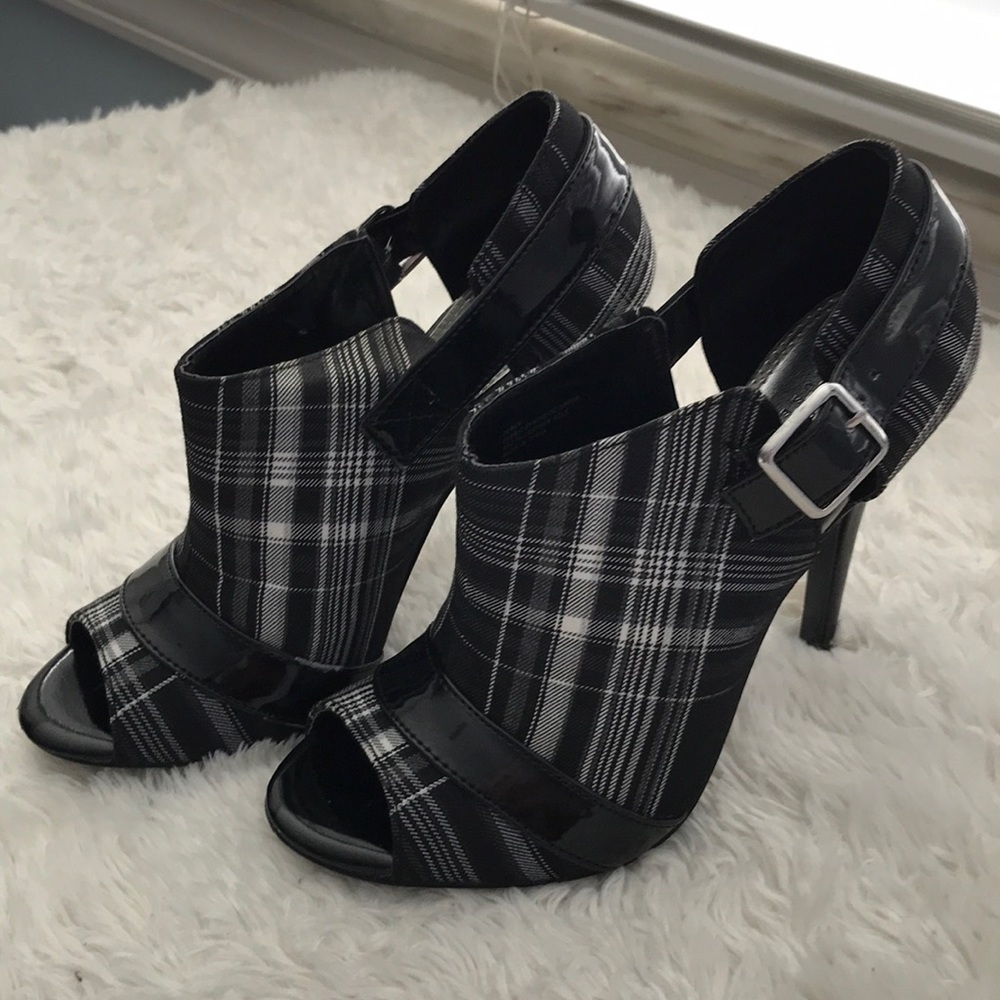 White House/Black Market Shoes
